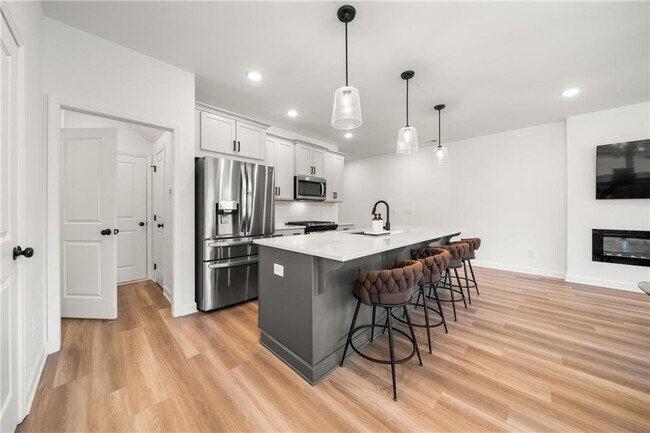 Building Photo - 4541 Moray Dr