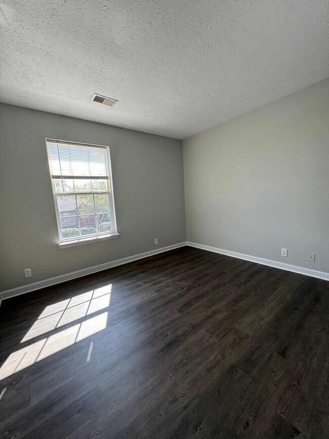 Building Photo - Woodfield