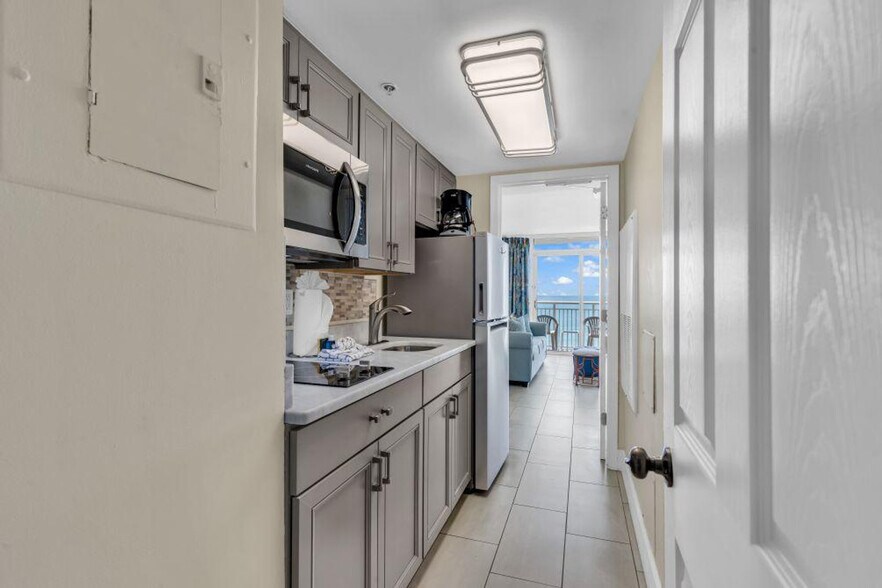Building Photo - 1708 N Ocean Blvd