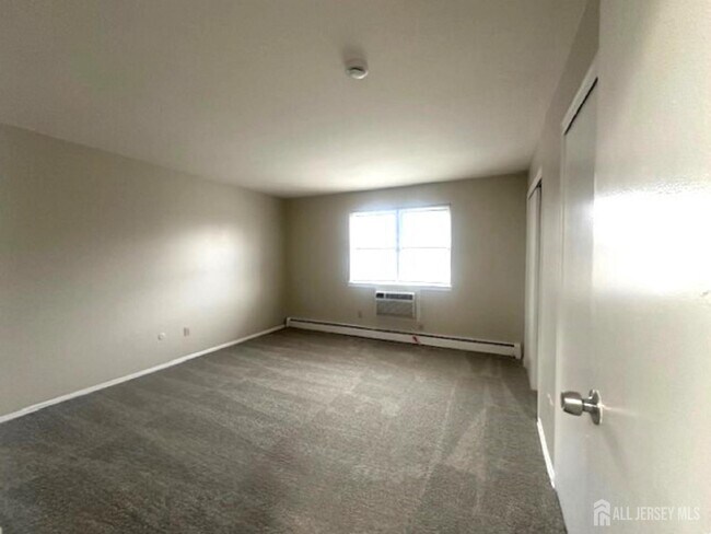 Building Photo - 8 Manchester Ct