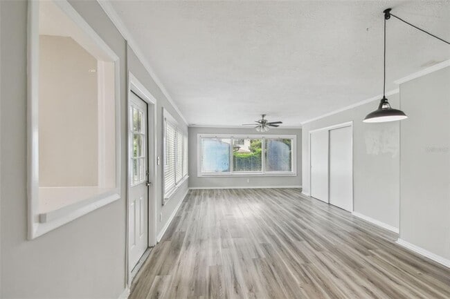 Building Photo - 2709 S Manhattan Ave