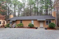 Building Photo - Available early August! One level, 2 bedroom duplex close to Chapel Hill and Durham!