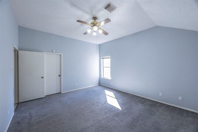 Building Photo - 9402 Calwood Cir