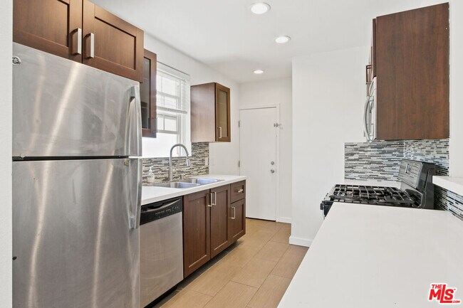 Building Photo - 1335 S Roxbury Dr