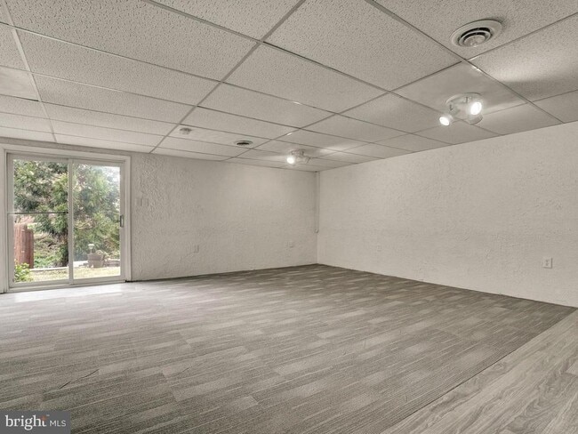 Building Photo - 94 Blueridge Ct