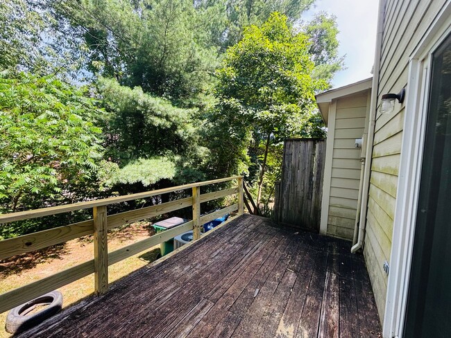 Building Photo - 1707 Emerald St