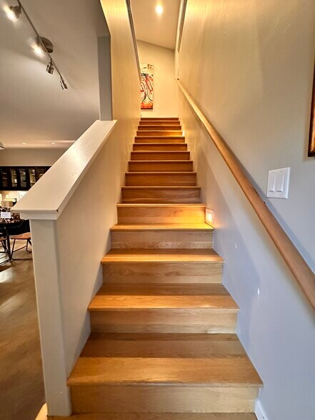 stair case - 211 E 33rd St