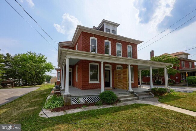 Building Photo - 136 E Harrisburg Ave