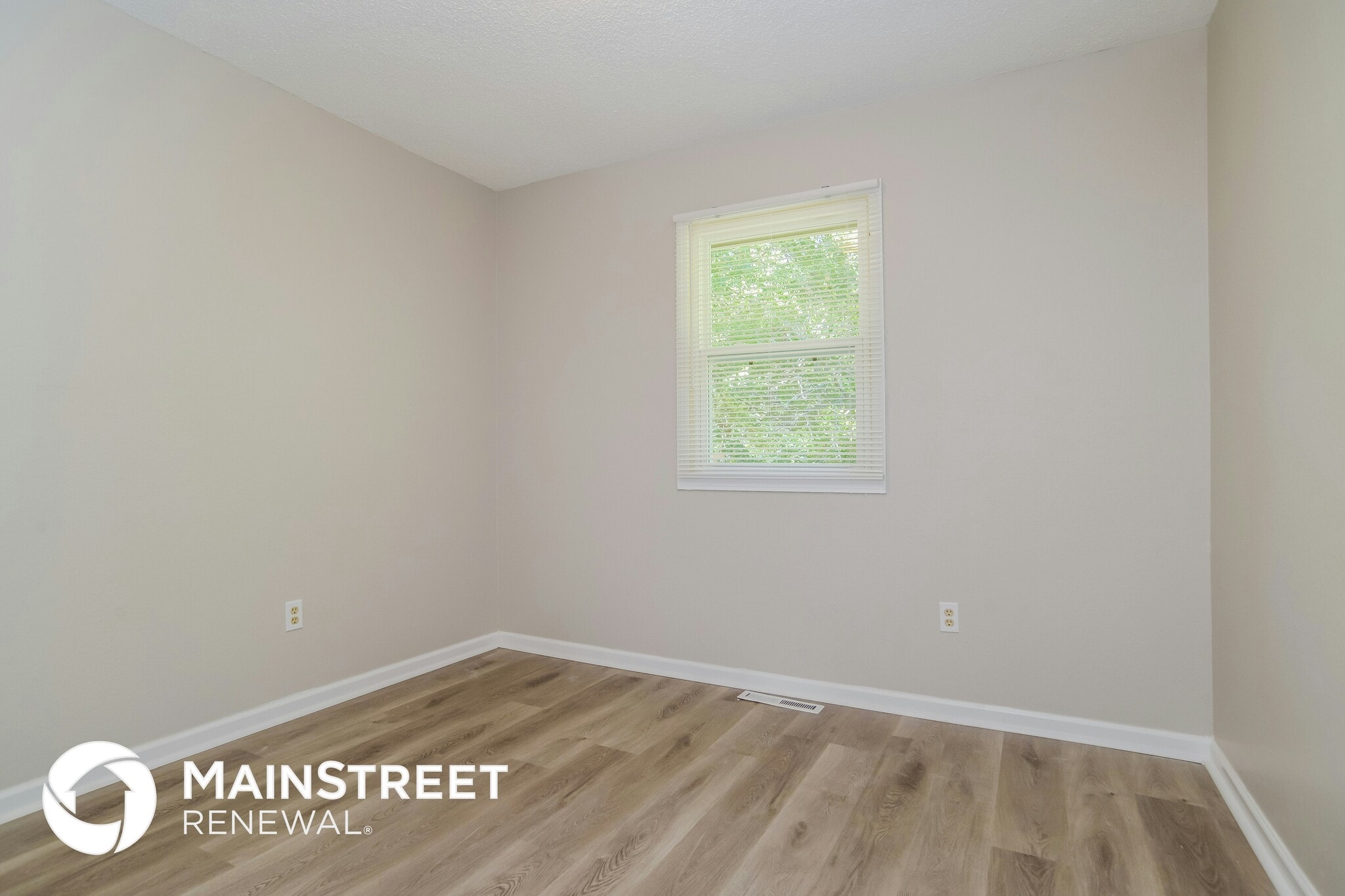 Building Photo - 1306 Queens Ct