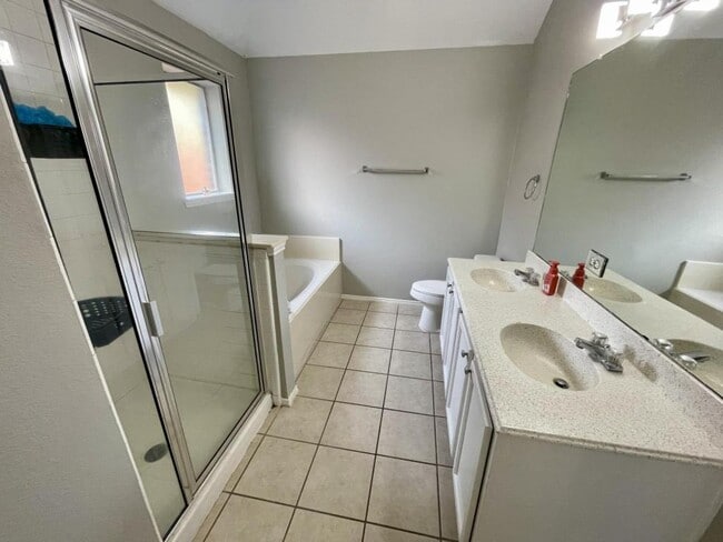Building Photo - 1507 Parrot Ct