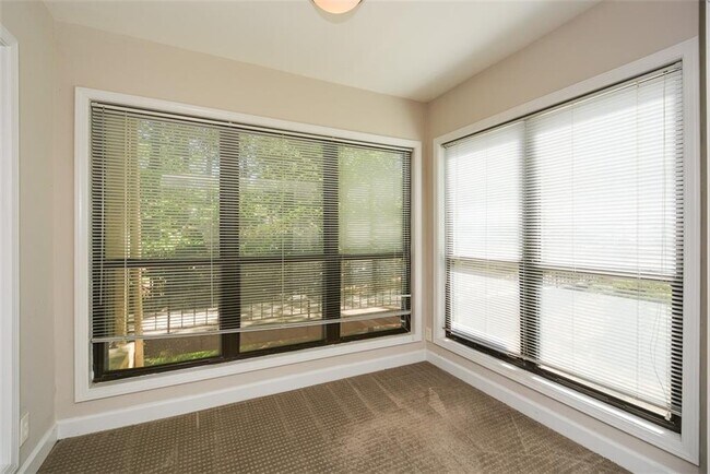 Building Photo - 607 Lismore SE