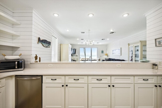 Building Photo - 8013 Surf Dr