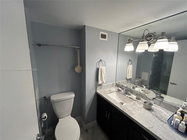 Building Photo - 18031 Biscayne Blvd