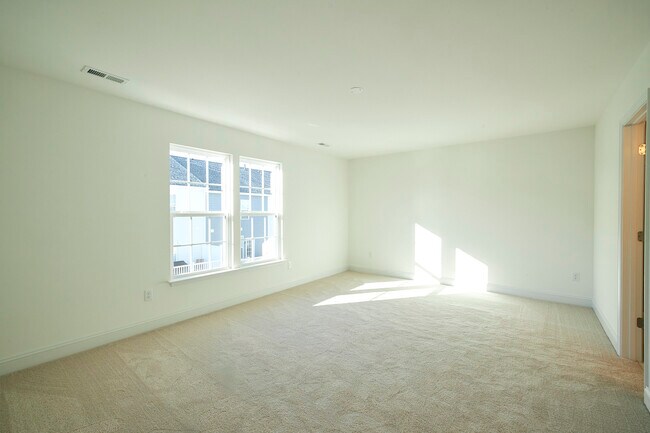 Building Photo - 13868 Randolph Pond Ln