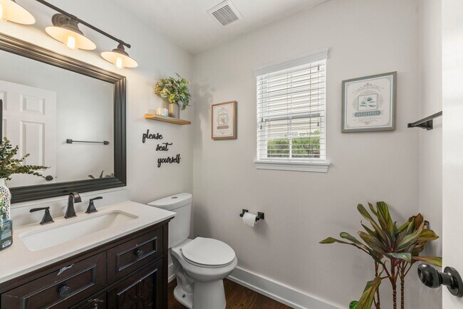 Building Photo - 3404 Interlochen Ln