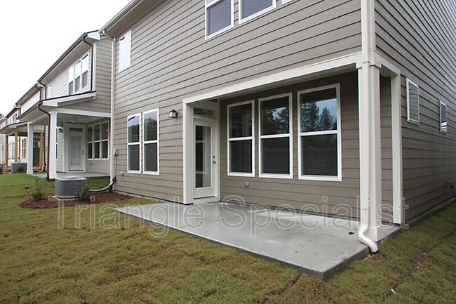 Building Photo - 215 Begen St