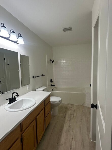 Main bath - 754 W 2100 N