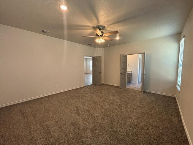 Building Photo - 725 Freedom Cir