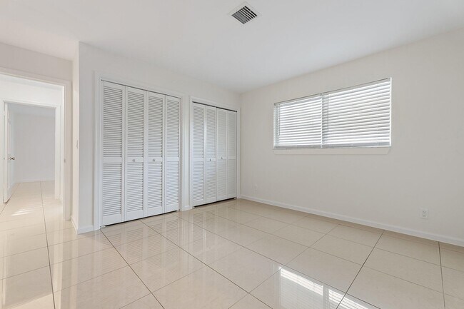 Building Photo - 18799 Rio Vista Dr