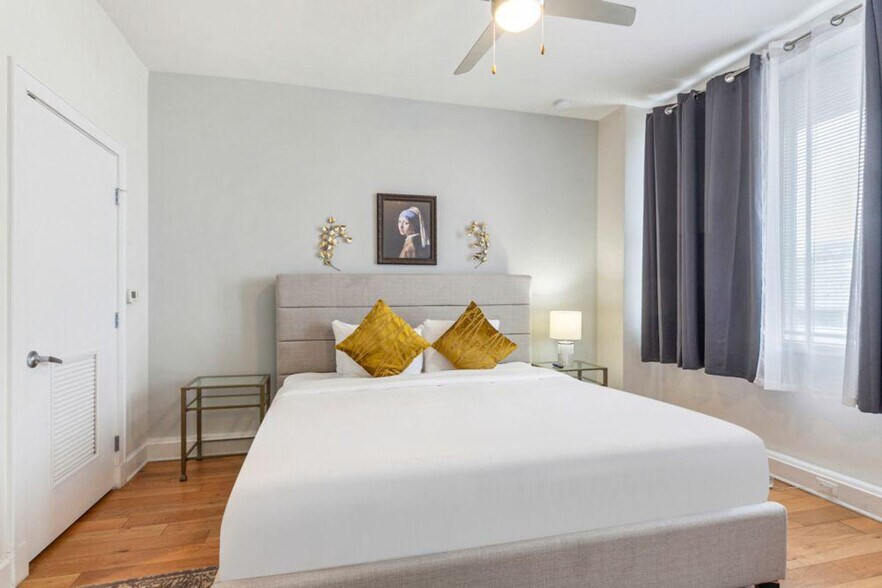 Building Photo - 925 Common St