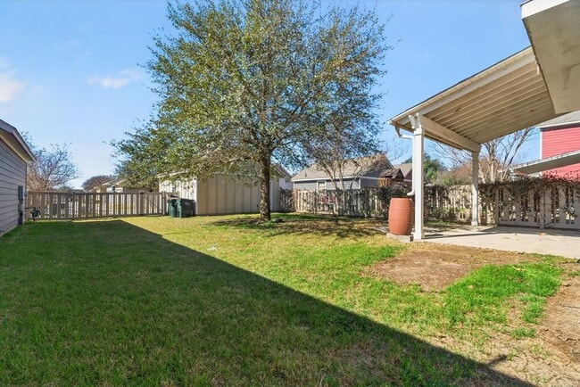 Building Photo - 2068 Herzog