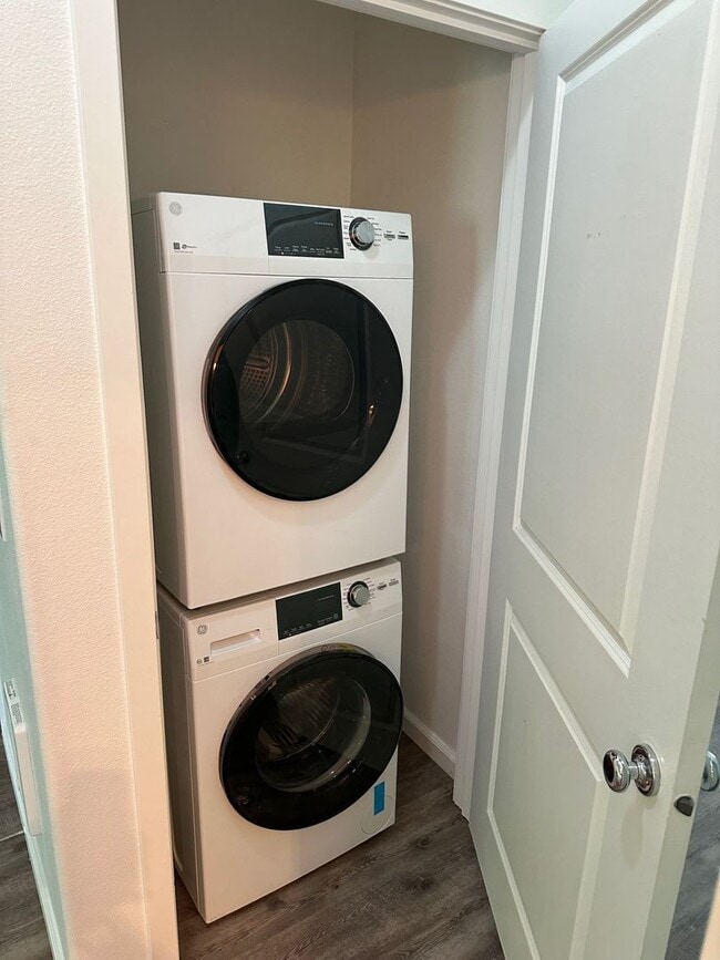 Building Photo - Grand Oaks 2 bedroom Condo