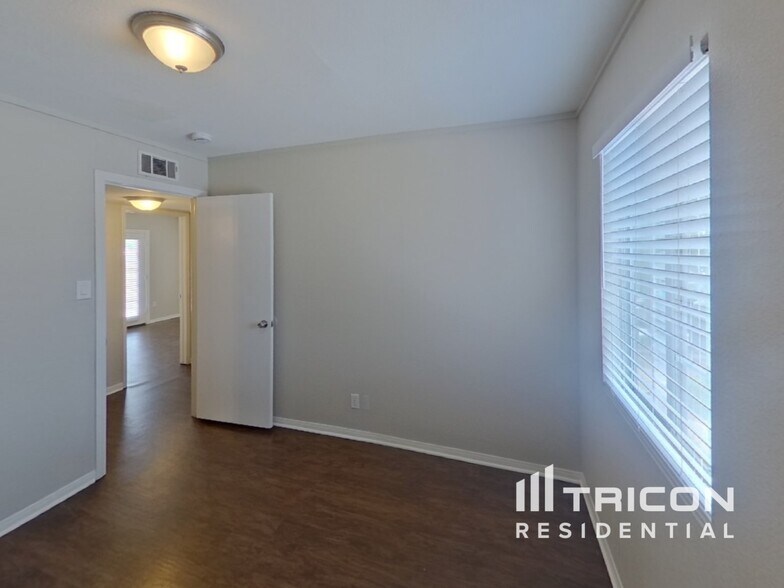 Building Photo - 6112 Granada Cir