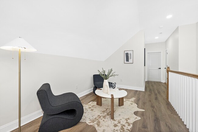 Building Photo - 316 W 14th St