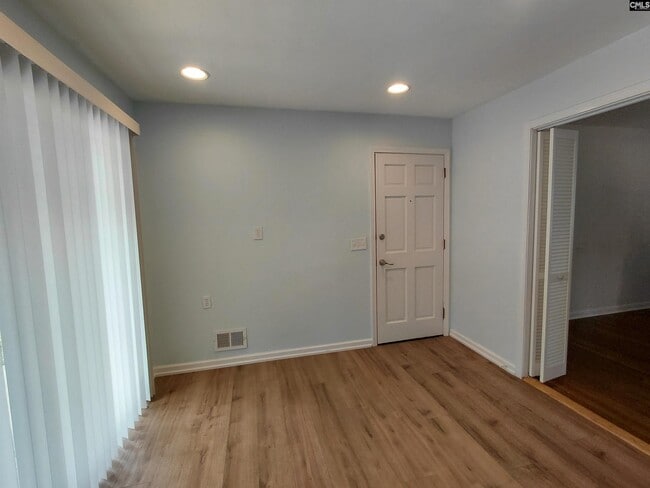 Building Photo - 224 Hickory Ridge Dr