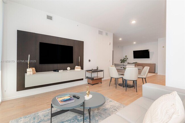 Building Photo - 398 NE 5th St