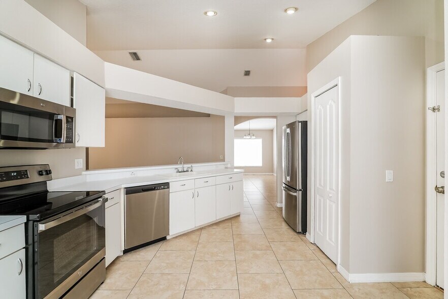Building Photo - 11117 Lake Lanier Dr