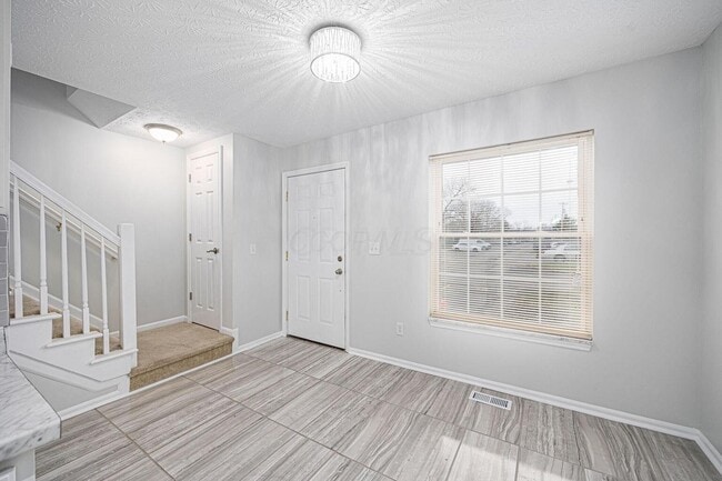 Building Photo - 97 Tarryton Ct W