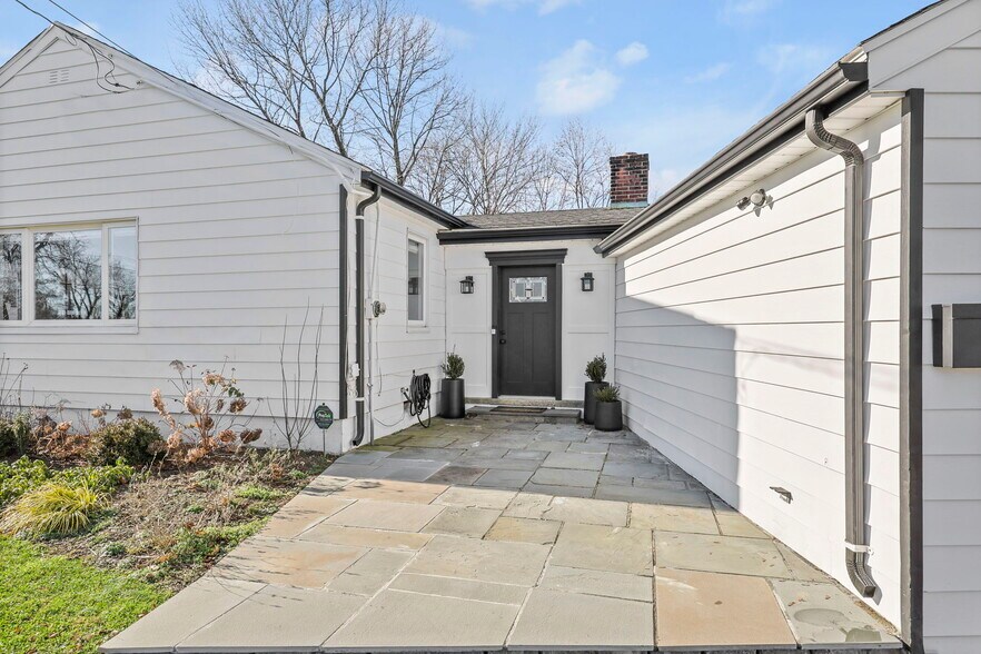 Building Photo - 24 Maplewood Dr