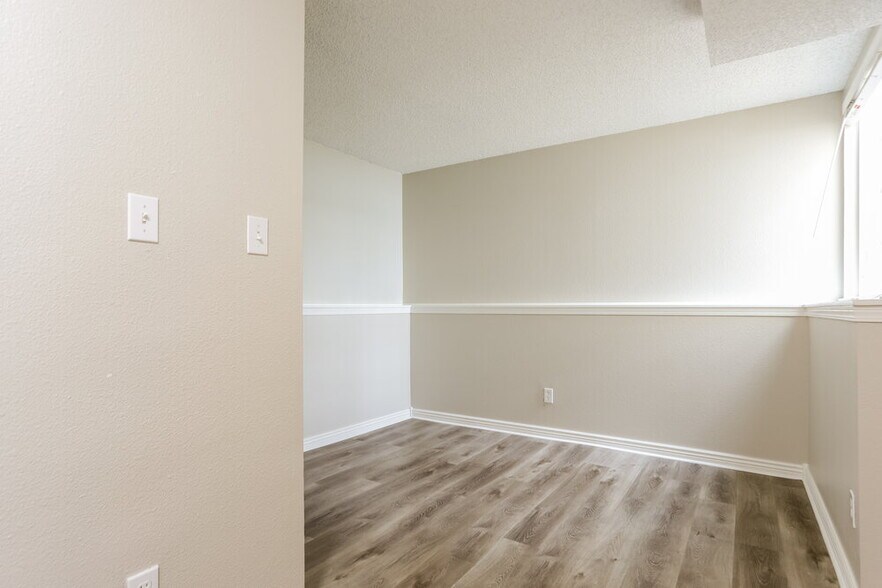 Building Photo - 715 Stowe St