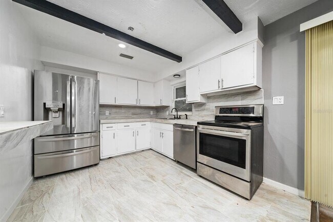 Building Photo - 6531 Hill Top Rd