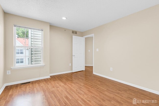 Building Photo - 98 Prestwick Way