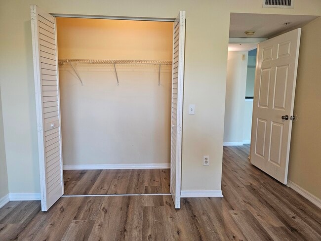 Building Photo - 604 Villa Cir