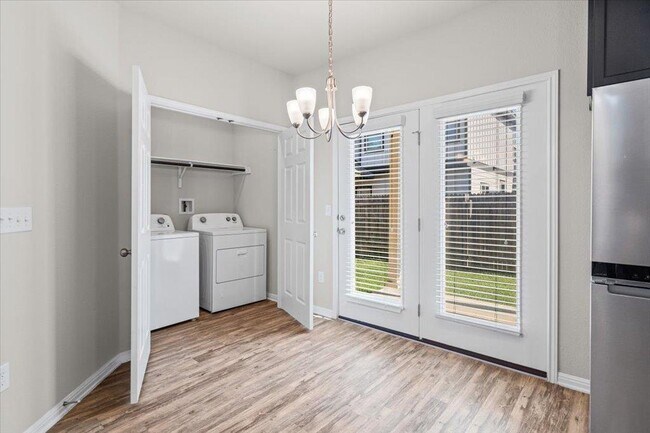 Building Photo - 9703 Sunny Swan Ct