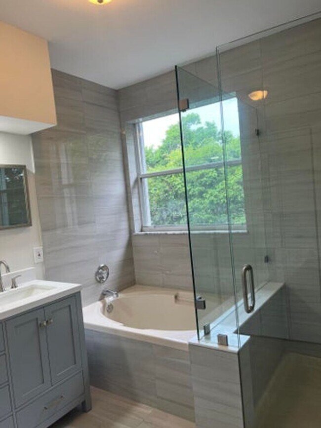 Building Photo - 5076 SW 38th Way