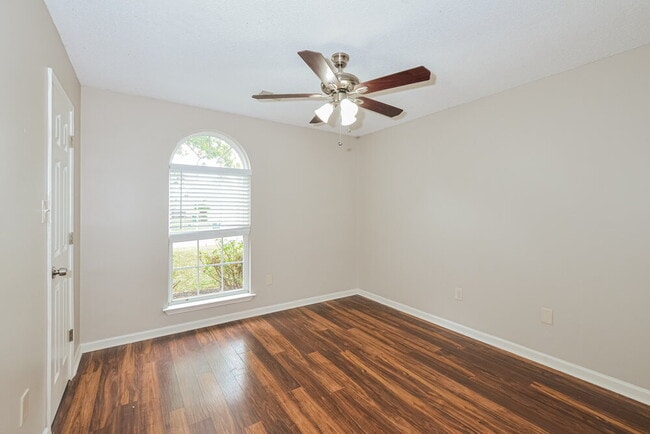 Building Photo - 1813 Cherry Creek Dr