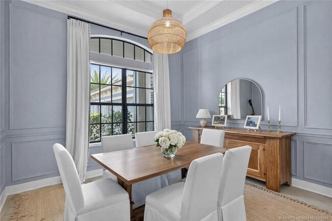 Building Photo - 5407 SW Pomegranate Way