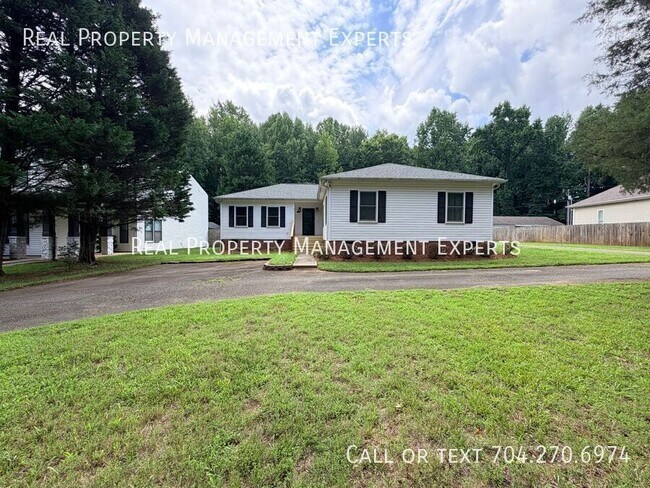 Building Photo - 3733 Hayden Dr