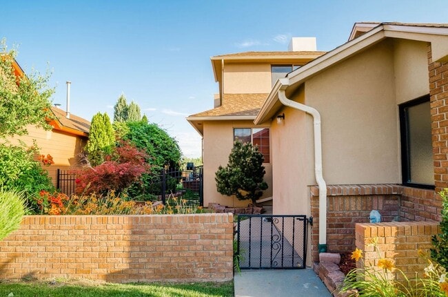 Building Photo - One of a kind Furnished Home with gorgeous back yard!