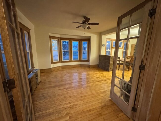 Building Photo - 303 Doty St