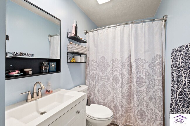 Building Photo - Come see this one today!