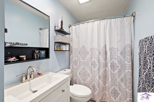 Building Photo - OPEN HOUSE MAY 9, 2025 3PM-4PM