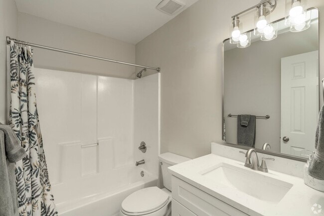 Building Photo - Tastefully Renovated 2BD with Wifi & W/D Included! $2k Credit Available!