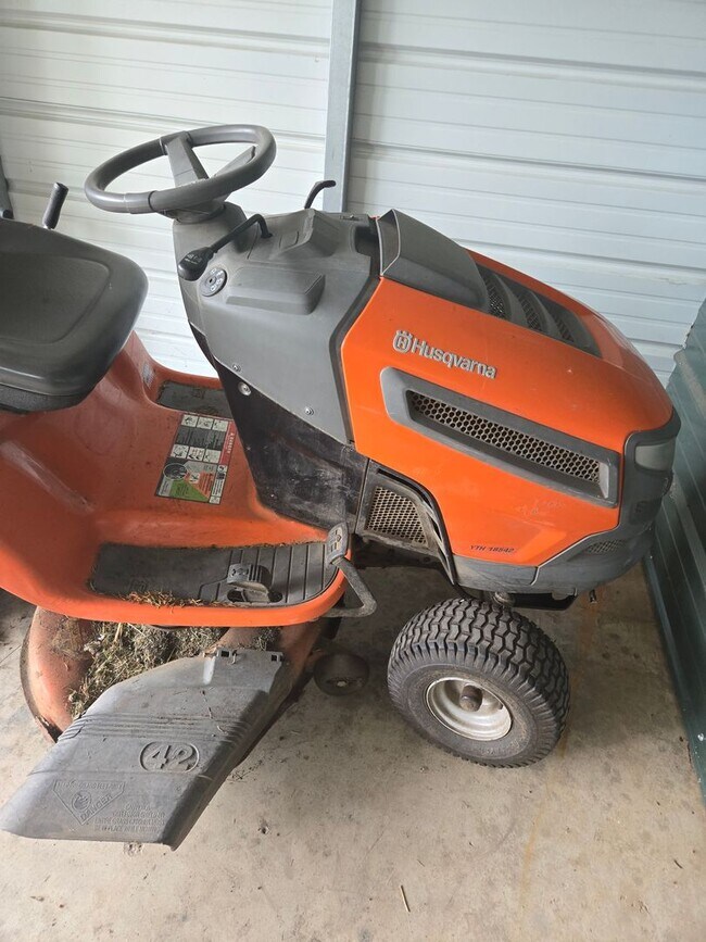 Building Photo - STATUS: HOLD- R10B | $1995 + $100 utility ...