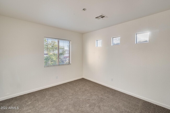 Building Photo - 8337 W Hughes Dr