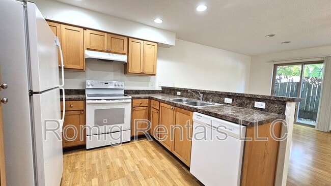 Building Photo - 8102 NE 36th Ct
